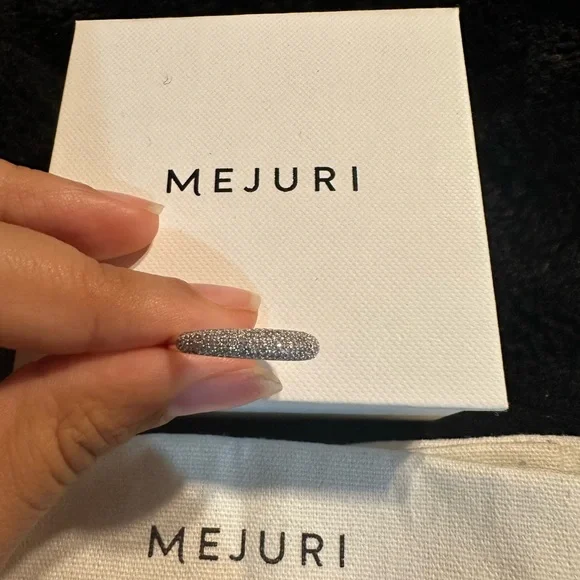 Mejuri Gold and diamond dome ring - Picture 2 of 4